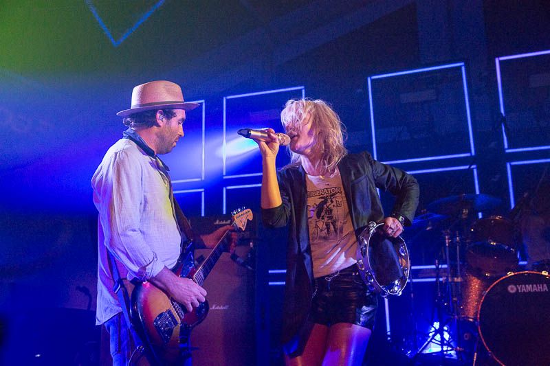 Metric rocks out<br/>